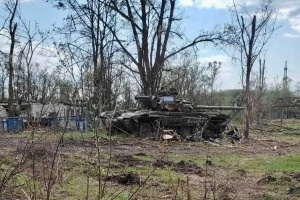 ГУР показало, як за допомогою дронів знищують замасковані танки й укріплення росіян