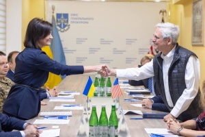 Ukraine's prosecutor general meets with U.S. counterpart