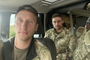 Долгополов та Стаховський побували на передовій на Донеччині та передали допомогу українським воїнам