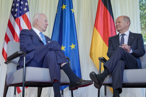 Байден и Шольц провели встречу перед началом саммита G7