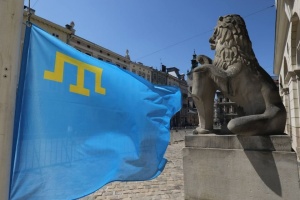 Возле львовской Ратуши подняли крымскотатарский флаг