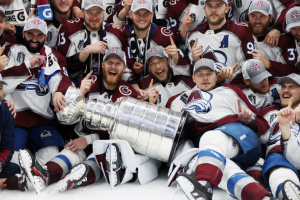НХЛ: «Колорадо» завоевал Кубок Стэнли, обыграв «Тампу-Бэй»