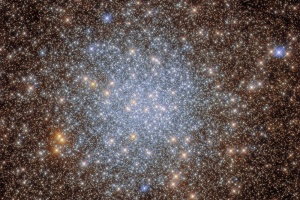 Hubble сфотографировал яркое звездное скопление в созвездии Стрельца