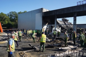 Кількість постраждалих рятівників під час розбору завалів ТЦ у Кременчуку збільшилась до трьох