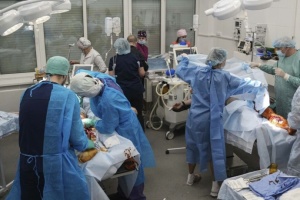Франція відправила в Україну медобладнання для екстреної допомоги