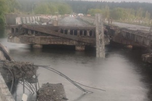 Разрушенный молнией мост на Киевщине восстановят в течение трех недель