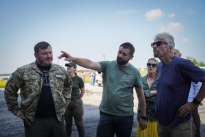 Ukraine officials discuss with Richard Branson project of new Mriya giant