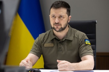 Zelensky: Aquellos que den órdenes de bombardear ciudades ucranianas y las lleven a cabo rendirán cuentas
