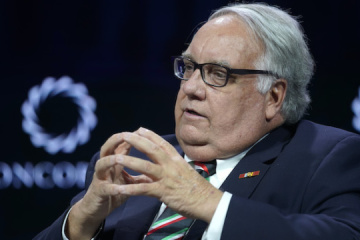 Howard Buffett donates $2.7M to Ukraine