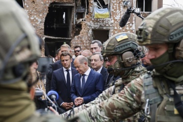 仏独伊ルーマニア４首脳、露軍侵攻被害の残るイルピンを視察