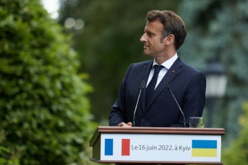 Emmanuel Macron : La France va livrer « six Caesar additionnels » à l'Ukraine