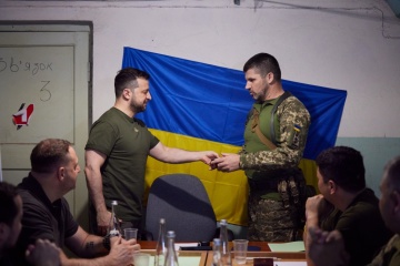 Selenskyj besucht Frontlinie in Region Mykolajiw