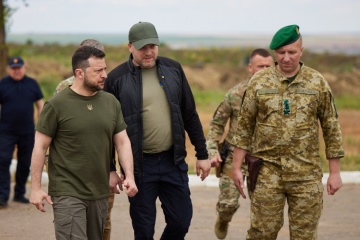 Präsident Selenskyj besucht Stützpunkte der Nationalgarde in Region Odessa
