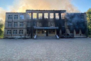 Russen greifen Schule in Awdijiwka mit Brandmunition an