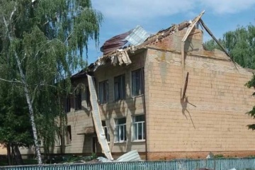 вертолеты рф обстреляли Сумщину: повреждены больница и школа