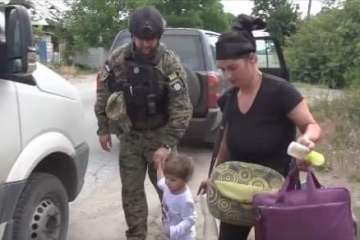 Diez adultos y tres niños evacuados de Lysychansk en un día