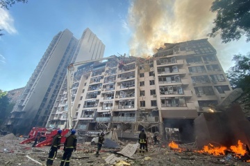 Ataque con misiles en un edificio en Kyiv: Hay personas bajo los escombros, dos hospitalizados