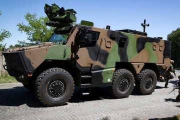 Francia enviará transportes blindados de personal a Ucrania