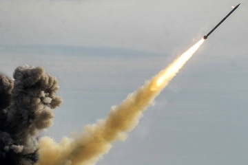 Feind feuert Raketen auf Dnipro ab