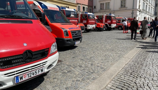 Відень передав Україні 16 пожежних і рятувальних автомобілів