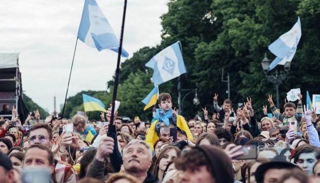 Телемарафон Save Ukraine — #StopWar зібрав 20 000 людей під Брандербурзькими ворітами