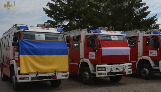 Екстрені служби Відня передали для ДСНС рятувальну техніку і реанімобілі