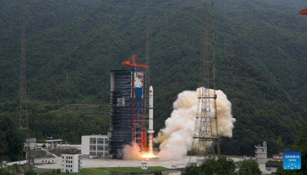 Китай запустив у космос дев'ять супутників