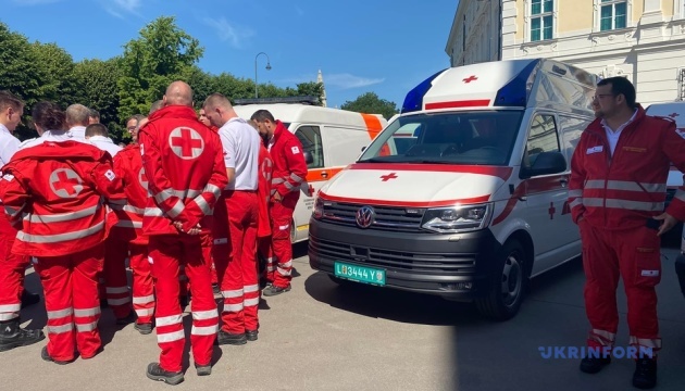 Австрія передала Україні десять автомобілів швидкої допомоги