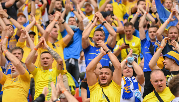Українським біженцям подарують 100 квитків на матч Уельс - Україна