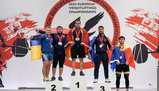 Максим Домбровський виграв «срібло» у поштовху на Євро з важкої атлетики