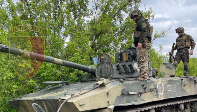 Ukrainisches Militär erbeutet ein Kampffahrzeug russischer