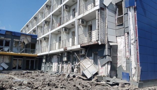 Внаслідок ворожих обстрілів пошкоджений навчально-тренувальний центр ФК «Металіст» 