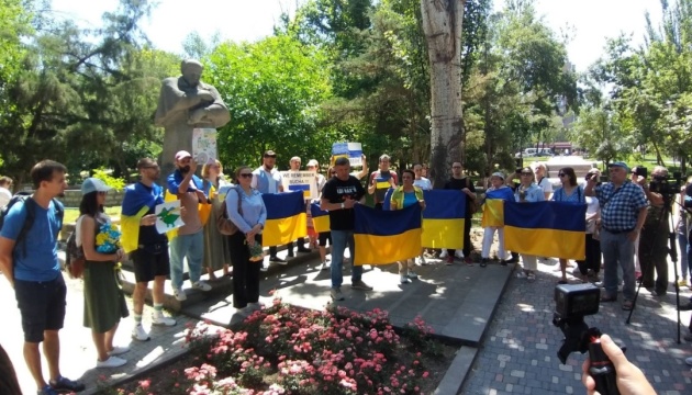 У Єревані відбулася акція солідарності з Україною біля пам'ятника Шевченку