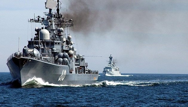 Group of Russian warships pushed back 100km from Ukrainian coast 