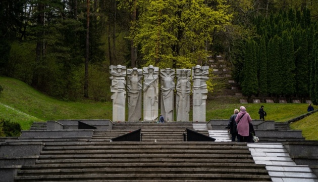 З меморіалу у Вільнюсі приберуть скульптури радянських солдатів