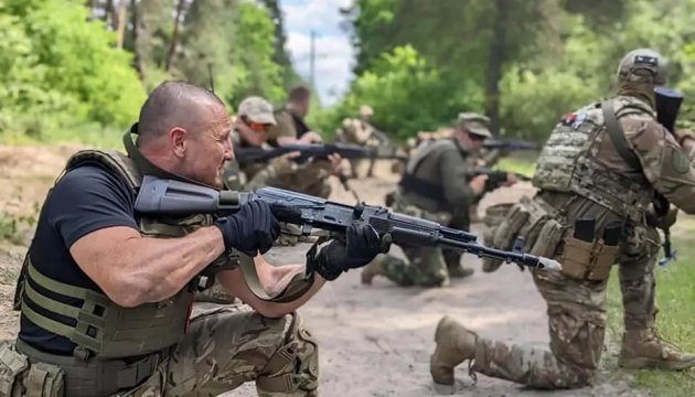Фортифікаційні споруди, тактичні навчання і «трофейна» зброя: Харківщина посилює оборону