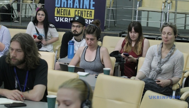 Висвітлення війни: у Медіацентрі Україна – Укрінформ провели сесію для іноземних журналістів
