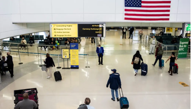 США скасовують вимогу COVID-тестів для авіапасажирів