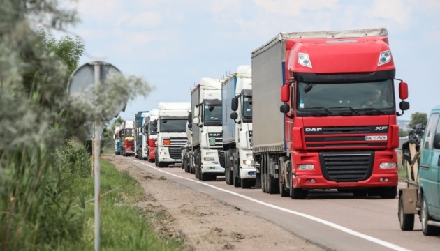 Україна і Польща визначать додатково один-два пункти пропуску для руху вантажівок