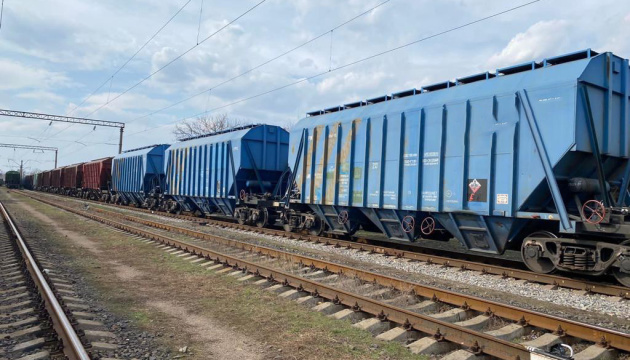 Russian invaders steal freight cars loaded with ore from Zaporizhzhia Region