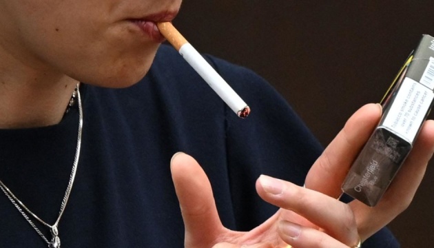 У Канаді хочуть друкувати попередження про шкоду куріння на кожній сигареті