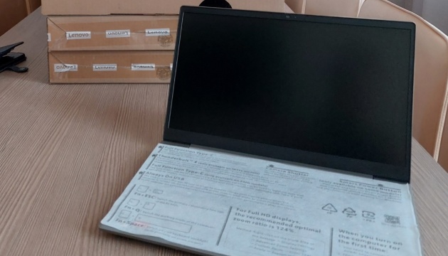 ЮНІСЕФ передав понад 500 ноутбуків для школярів Чернігівщини