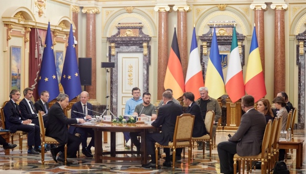 Ukraine: Macron, Scholz et Draghi se réunissent avec Zelensky