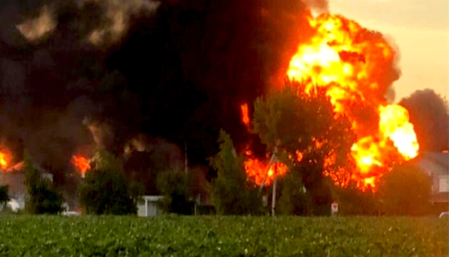 Fuel tank explodes as Russians strike Dnipropetrovsk region. Rescuer dies