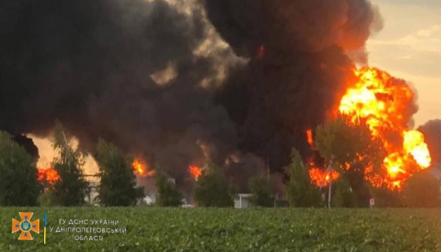 Ворожий «приліт» у нафтобазу на Дніпропетровщині забрав життя другого рятувальника