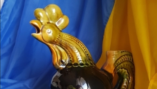 Символ української стійкості: музей на Кіровоградщині створив експозицію з майоліковим півником