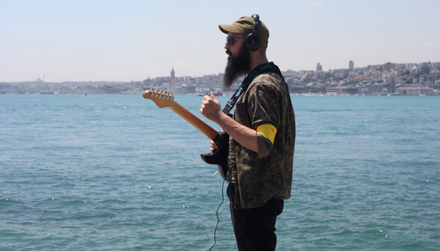 «Хотів висловити вдячність»: турецький співак написав пісню про Залужного