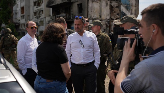 «Цей жах неможливо передати»: прем’єр Люксембургу відвідав Бородянку, Бучу та Ірпінь
