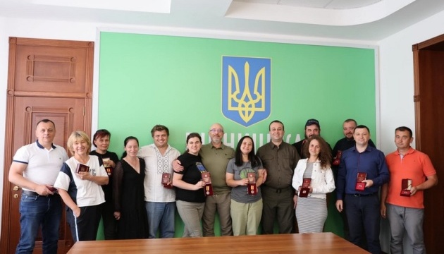 Міністр оборони Олексій Рєзніков вручив відзнаки волонтерам Вінниччини - ОВА