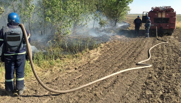На Миколаївщині через ворожі обстріли згоріли 82 гектари пшениці, ангар та насосна станція